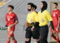 الإماراتية روضة المنصوري أول حكمة تقود مباريات في بطولة كروية خليجية