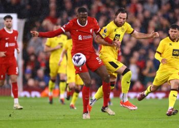 ليفربول يفوز على شيفيلد يونايتد ويستعيد صدارة الدوري الإنجليزي