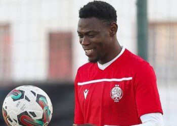 اللاعب الكونغولي أرسين زولا يعتنق الإسلام ويغير اسمه إلى “مالك”
