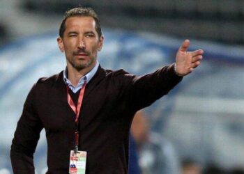 جماهير الوداد تعبر عن استيائها من مفاوضات إدارة النادي مع المدرب عزيز بنعسكر
