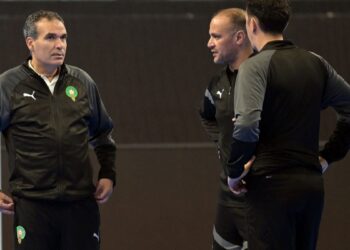 هشام الدكيك:”المنتخب الوطني سيحاول الاستفادة من اللعب أمام جماهيره العاشقة لانتزاع لقبه الثالث على التوالي