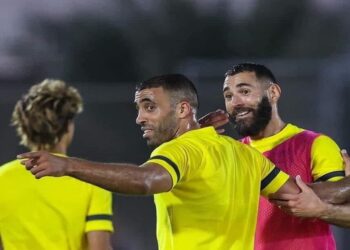 هشام أبو شروان يوضح  الفرق بين حمد الله وبنزيمة؟