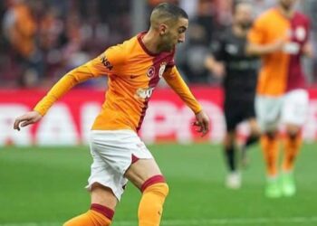 حكيم زياش يقترب من حسم لقب الدوري التركي