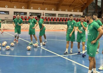 حصة تدريبية خفيفة للمنتخب الوطني لكرة القدم داخل القاعة قبل لقاء غانا