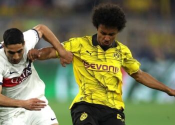أشرف حكيمي ينهزم رفقة باريس سان جيرمان الفرنسي أمام بوروسيا دورتموند الالماني