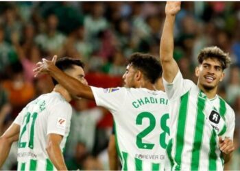 مدرب ريال بيتيس يحسم مستقبل المغربي الزلزولي في الفريق