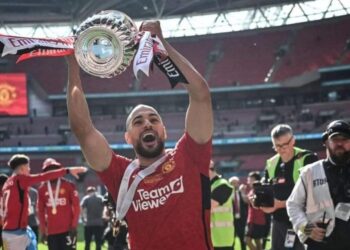 سفيان أمرابط يتوج بلقب بطولة كأس الاتحاد الإنجليزي