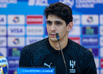 ياسين بونو يشيد بدعم جماهير الهلال بعد اقترابهم من اللقب السعودي
