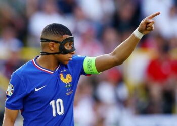 فرنسا تنهي دور المجموعات في كأس أمم أوروبا بتعادل أمام بولندا