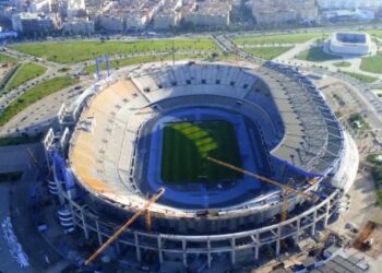 اين وصلت اشغال بناء ملاعب طنجة و الدار البيضاء