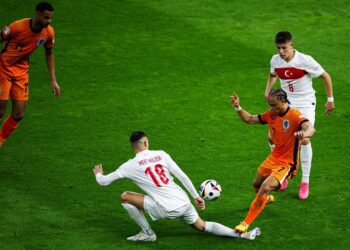 هولندا تتأهل لنصف نهائي كأس أوروبا على حساب تركيا