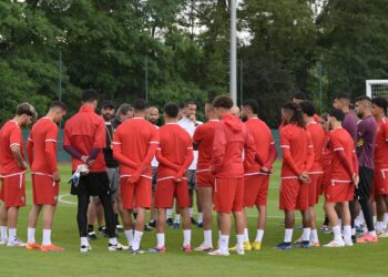 المنتخب الأولمبي يجري أول حصتين تدريبتين بفرنسا