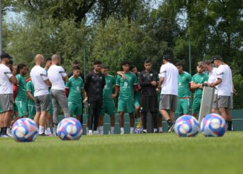 المنتخب الوطني الأولمبي يُجري آخر حصة تدريبية قبل أن يتوجه إلى مدينة سانت إتيان