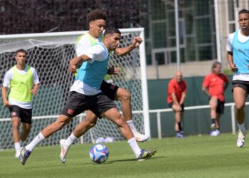 المنتخب الوطني الأولمبي يجري أول حصة تدريبية بمدينة سانت إتيان