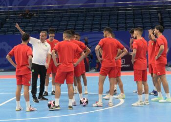 المنتخب الوطني لكرة القدم داخل القاعة يجري الحصة التدريبية الرسمية بأوزبكستان