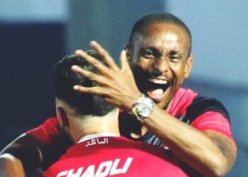 موكوينا:”أهدي هذا الانتصار لهشام آيت منا، الذي حضر لتشجيع الفريق رغم وفاة والده”
