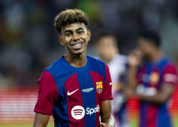 برشلونة يؤكد إصابة نجمه الشاب لامين جمال
