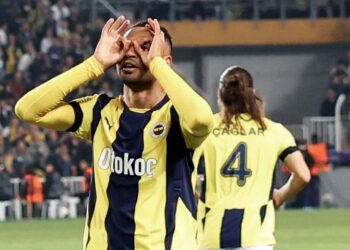 النصيري يسجل هدفا في مرمى مانشستر يونايتد