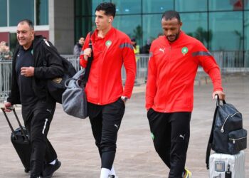 بعثة المنتخب المغربي تحط الرحال بوجدة تأهبا لمواجهة ليسوتو