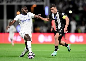 الهلال يتفوق على الشباب في قمة دوري روشن بهدفين لهدف
