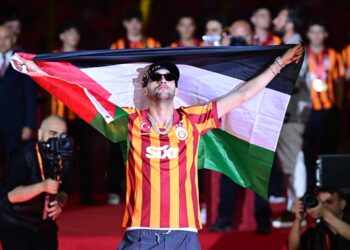 زياش متضامنا مع فلســـطين:”عندما لا يتعلق الأمر بالنساء والأطفال يفرون مسرعين”