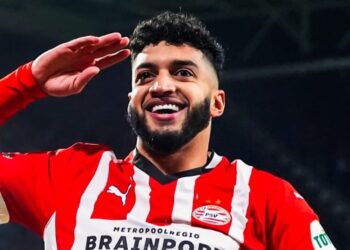الصيباري يقود آيندهوفن لفوز ساحق على تفينتي (6-1) في الدوري الهولندي