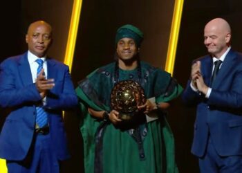 متفوقا على حكيمي وويليامز.. أديمولا لوكمان أفضل لاعب في إفريقيا