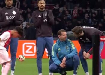 الطفل المغربي زين الدين شيات يُبهر جمهور كرويف أرينا!