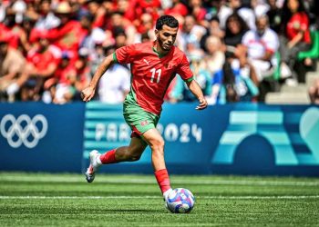 غلطة سراي يستفسر عن زكرياء الواحدي وجينك يحدد سعره