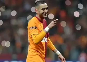 نابولي يستهدف حكيم زياش لتعزيز هجومه في الميركاتو الشتوي