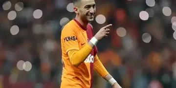نابولي يستهدف حكيم زياش لتعزيز هجومه في الميركاتو الشتوي