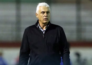الجيش الملكي ينفصل بالتراضي عن مدربه الفرنسي هوبير فيلود