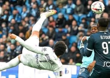 زكرياء أبو خلال يخطف الأنظار بمقصية رائعة في الدوري الفرنسي