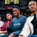 دياز ونجوم ريال مدريد يدعمون فريق كرة السلة أمام برشلونة