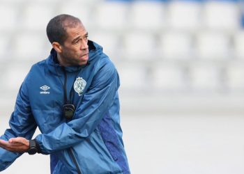 الرجاء ينفصل عن المدرب حفيظ عبد الصادق بالتراضي