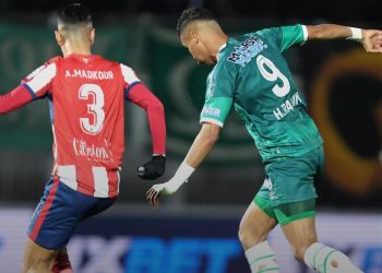 المغرب التطواني يفرض التعادل على الرجاء في عقر داره