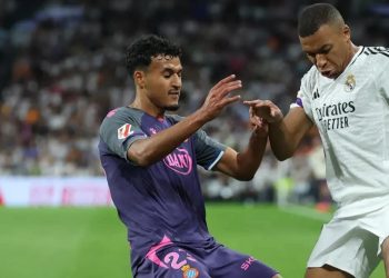 عمر الهيلالي: لحظة لا تُنسى… دموع والديّ أغلى من أي شيء