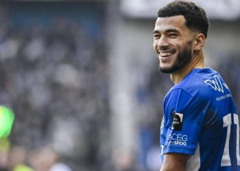 جينك يفتح باب الرحيل أمام زكرياء الواحدي ويحدد سعره