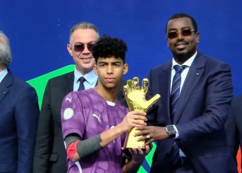 بطل الأبطال.. شعيب بلعروش يتوج بجائزة “القفاز الذهبي” كأفضل حارس في “كان الفتيان”