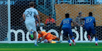 بونو بعد التألق أمام ريال مدريد: “أثبتنا للعالم من هو الهلال”