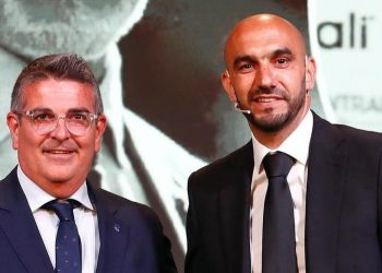 تكريم وليد الركراكي في المؤتمر الدولي للمدربين بإسبانيا
