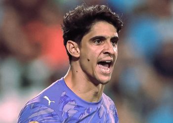 غوارديولا يثني على تألق ياسين بونو بعد خسارة مانشستر سيتي أمام الهلال