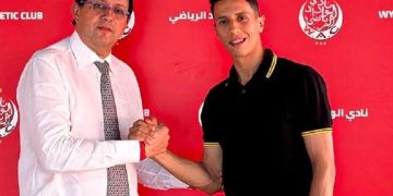 الوداد يعزّز صفوفه بضم حمزة الواسطي لموسمين
