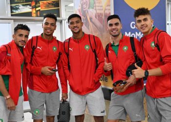 المنتخب المغربي يحط الرحال في أوغندا استعداداً لمواجهة السنغال في نصف نهائي “الشان”