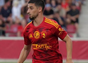 الوداد الرياضي يتجه للتعاقد مع الظهير الأيمن محمد بوشواري