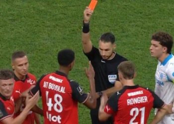 آيت بودلال يُطرد في أول ظهور له مع رين في الدوري الفرنسي
