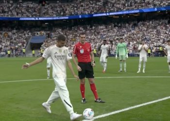 الشاب عبد الرحيم أوحيدة يضيء ملعب ريال مدريد بمبادرة إنسانية