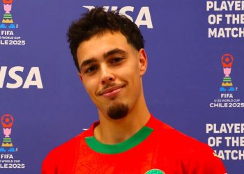عثمان معما يكرر الإنجاز ويتوج رجل المباراة أمام فرنسا