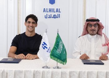 ياسين بونو يُجدد عقده مع الهلال حتى 2028: “مرمى الزعيم في أيدٍ أمينة”
