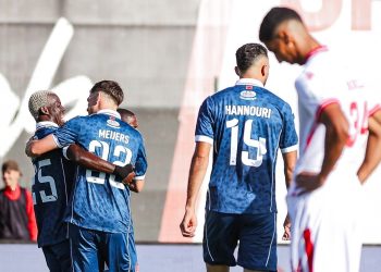 الوداد يتصدر الدوري بعد الفوز على حسنية أكادير 2-1